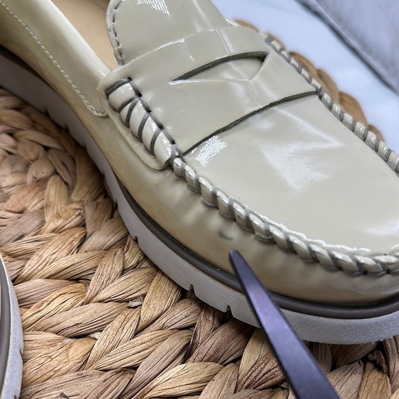 GEOX Made in Morocco Elegant Cream ItalianPatient Leather Loafers for Women - Picture 5 of 11